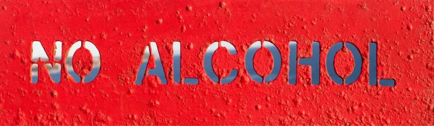 red coloured no alcohol sign board 
